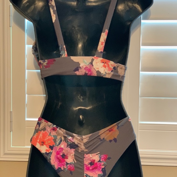 Meet your Posher, Sam - Picture 2 of 4